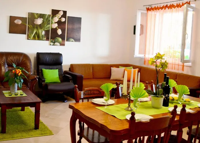 Lina - Two Bedroom With Terrace A1 公寓 Brsečine